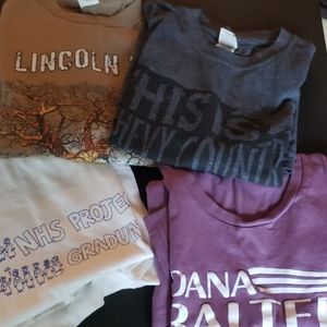 4 graphic tees, M 38-40
